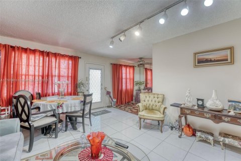 Condominio en venta en Pembroke Pines, Florida, 2 dormitorios, 88.63 m2 № 1710807 - foto 5