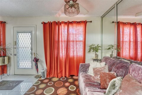 Condominio en venta en Pembroke Pines, Florida, 2 dormitorios, 88.63 m2 № 1710807 - foto 3