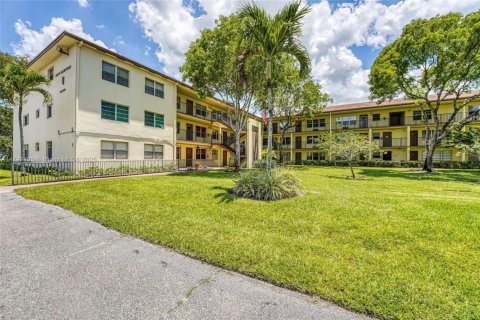 Condominio en venta en Pembroke Pines, Florida, 2 dormitorios, 88.63 m2 № 1710807 - foto 11