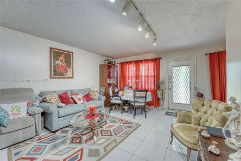 Condominio en venta en Pembroke Pines, Florida, 2 dormitorios, 88.63 m2 № 1710807 - foto 4