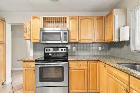 Villa ou maison à vendre à Tampa, Floride: 4 chambres, 135.64 m2 № 2406567 - photo 17
