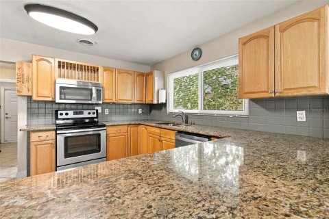 Villa ou maison à vendre à Tampa, Floride: 4 chambres, 135.64 m2 № 2406567 - photo 16