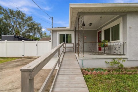 Villa ou maison à vendre à Tampa, Floride: 4 chambres, 135.64 m2 № 2406567 - photo 4