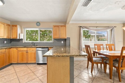 Villa ou maison à vendre à Tampa, Floride: 4 chambres, 135.64 m2 № 2406567 - photo 15