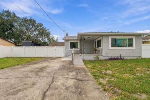 Villa ou maison à vendre à Tampa, Floride: 4 chambres, 135.64 m2 № 2406567 - photo 2