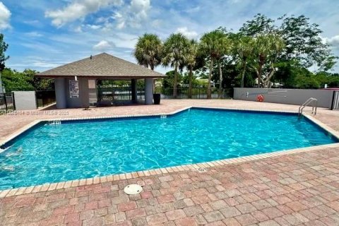 Apartamento en alquiler en Miami, Florida, 1 dormitorio № 1993754 - foto 1