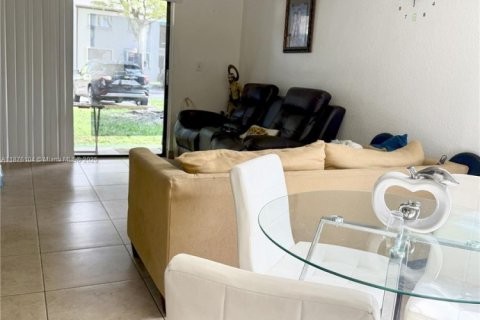 Apartamento en alquiler en Miami, Florida, 1 dormitorio № 1993754 - foto 3