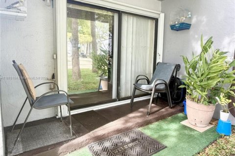 Apartamento en alquiler en Miami, Florida, 1 dormitorio № 1993754 - foto 7