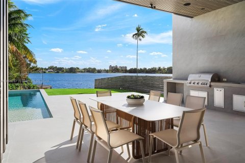 Casa en venta en Miami, Florida, 6 dormitorios, 436.92 m2 № 1450432 - foto 9