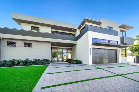 Casa en venta en Miami, Florida, 6 dormitorios, 436.92 m2 № 1450432 - foto 2
