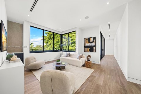 Casa en venta en Miami, Florida, 6 dormitorios, 436.92 m2 № 1450432 - foto 30