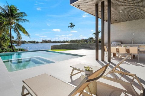 Casa en venta en Miami, Florida, 6 dormitorios, 436.92 m2 № 1450432 - foto 8