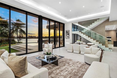 Casa en venta en Miami, Florida, 6 dormitorios, 436.92 m2 № 1450432 - foto 11