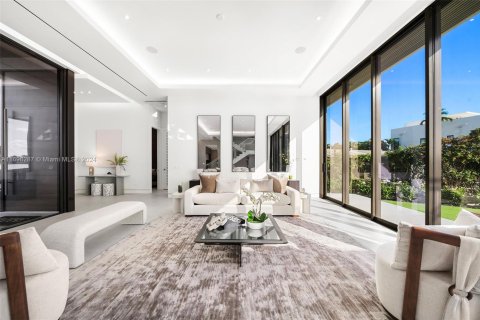 Casa en venta en Miami, Florida, 6 dormitorios, 436.92 m2 № 1450432 - foto 12