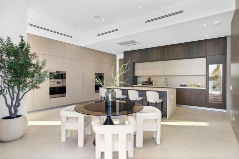 Casa en venta en Miami, Florida, 6 dormitorios, 436.92 m2 № 1450432 - foto 18