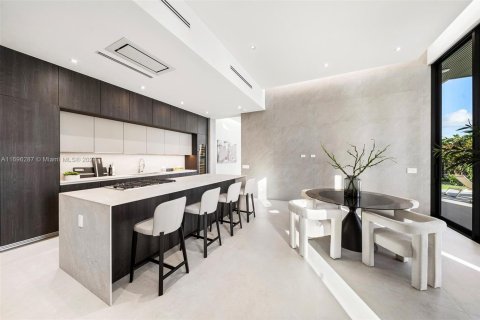 Casa en venta en Miami, Florida, 6 dormitorios, 436.92 m2 № 1450432 - foto 17