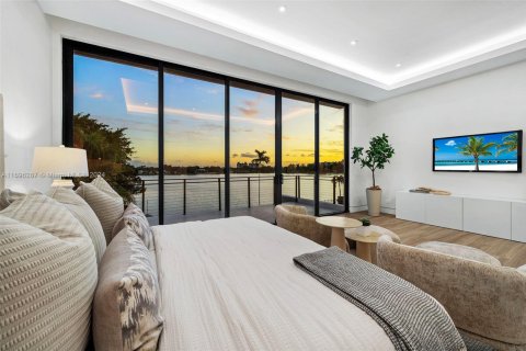 Casa en venta en Miami, Florida, 6 dormitorios, 436.92 m2 № 1450432 - foto 26