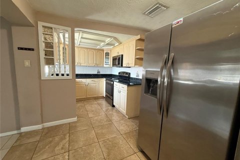 Casa en alquiler en Tampa, Florida, 4 dormitorios, 172.15 m2 № 2094048 - foto 4