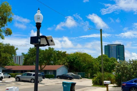 Propiedad comercial en venta en Fort Lauderdale, Florida, 225.1 m2 № 2152455 - foto 21