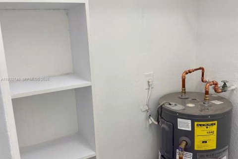 Propiedad comercial en venta en Fort Lauderdale, Florida, 225.1 m2 № 2152455 - foto 12