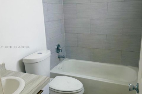 Propiedad comercial en venta en Fort Lauderdale, Florida, 225.1 m2 № 2152455 - foto 7