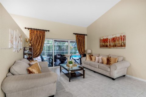 House in Coral Springs, Florida 5 bedrooms, 232.81 sq.m. № 1686148 - photo 6