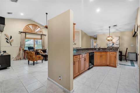 House in Coral Springs, Florida 5 bedrooms, 232.81 sq.m. № 1686148 - photo 9