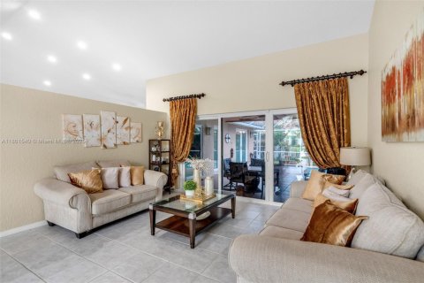 House in Coral Springs, Florida 5 bedrooms, 232.81 sq.m. № 1686148 - photo 5