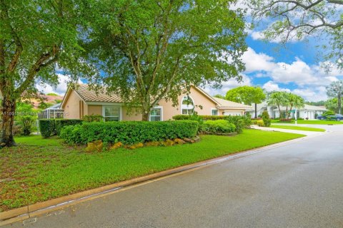 House in Coral Springs, Florida 5 bedrooms, 232.81 sq.m. № 1686148 - photo 3