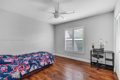 House in Coral Springs, Florida 5 bedrooms, 232.81 sq.m. № 1686148 - photo 30