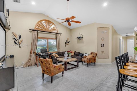 House in Coral Springs, Florida 5 bedrooms, 232.81 sq.m. № 1686148 - photo 14