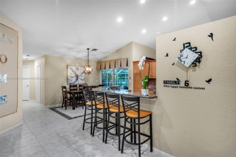House in Coral Springs, Florida 5 bedrooms, 232.81 sq.m. № 1686148 - photo 12