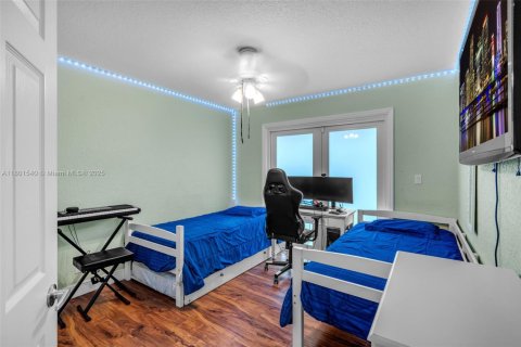 House in Coral Springs, Florida 5 bedrooms, 232.81 sq.m. № 1686148 - photo 25