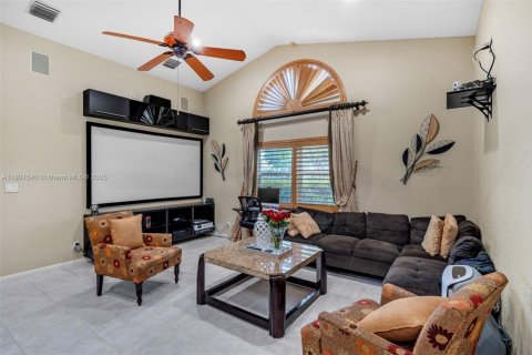 House in Coral Springs, Florida 5 bedrooms, 232.81 sq.m. № 1686148 - photo 13