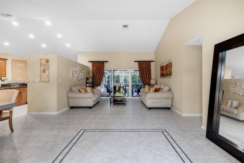 House in Coral Springs, Florida 5 bedrooms, 232.81 sq.m. № 1686148 - photo 4