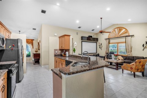 House in Coral Springs, Florida 5 bedrooms, 232.81 sq.m. № 1686148 - photo 11