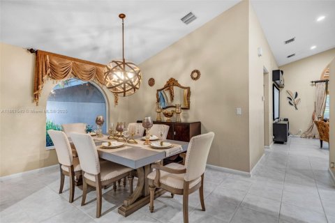 House in Coral Springs, Florida 5 bedrooms, 232.81 sq.m. № 1686148 - photo 7