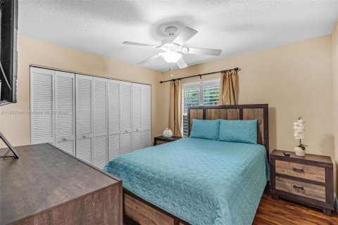 House in Coral Springs, Florida 5 bedrooms, 232.81 sq.m. № 1686148 - photo 26
