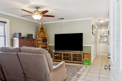 House in Tampa, Florida 3 bedrooms, 148.46 sq.m. № 1637113 - photo 3