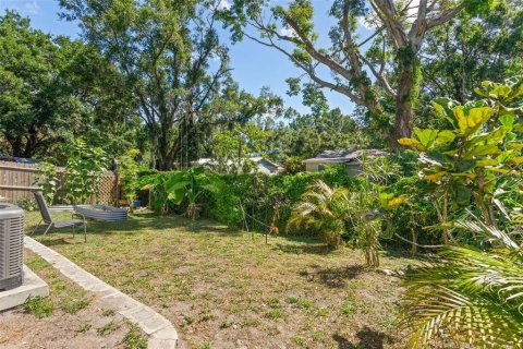 House in Tampa, Florida 3 bedrooms, 148.46 sq.m. № 1637113 - photo 25