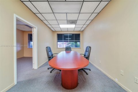 Propiedad comercial en venta en Hialeah, Florida № 1775254 - foto 26