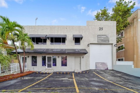 Propiedad comercial en venta en Hialeah, Florida № 1775254 - foto 3