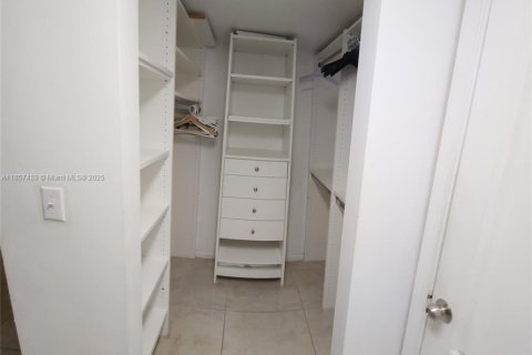 Copropriété à louer à Miami, Floride: 1 chambre, 76.64 m2 № 1893140 - photo 6