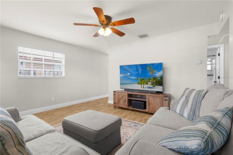 Casa en venta en Saint Petersburg, Florida, 2 dormitorios, 93.27 m2 № 1803534 - foto 11