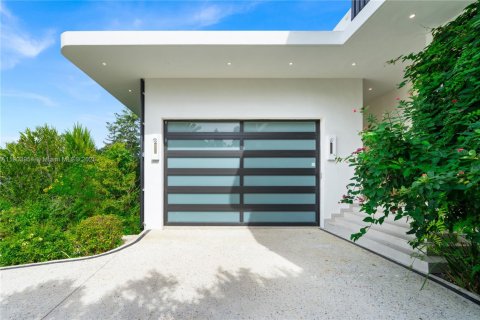 Купить виллу или дом в Майами-Бич, Флорида 8 спален, 690.08м2, № 1970324 - фото 25