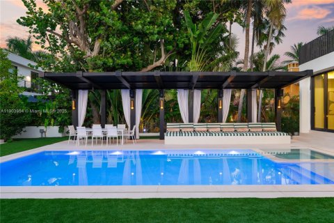 Купить виллу или дом в Майами-Бич, Флорида 8 спален, 690.08м2, № 1970324 - фото 18