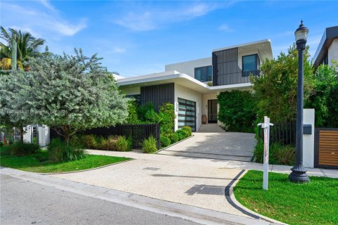 Купить виллу или дом в Майами-Бич, Флорида 8 спален, 690.08м2, № 1970324 - фото 24