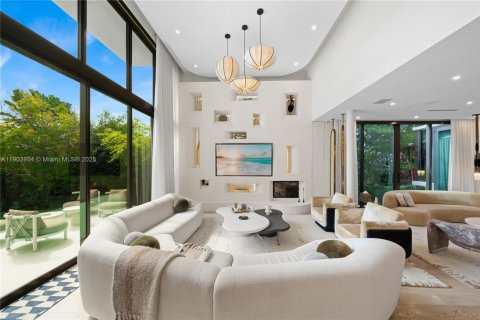 Купить виллу или дом в Майами-Бич, Флорида 8 спален, 690.08м2, № 1970324 - фото 3