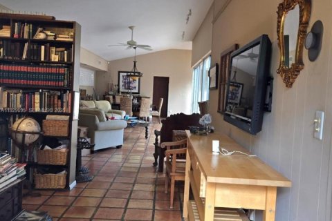 Купить виллу или дом в Норт-Майами-Бич, Флорида 4 спальни, № 2035041 - фото 24