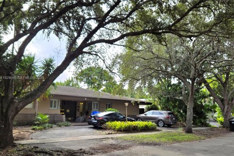 Купить виллу или дом в Норт-Майами-Бич, Флорида 4 спальни, № 2035041 - фото 2